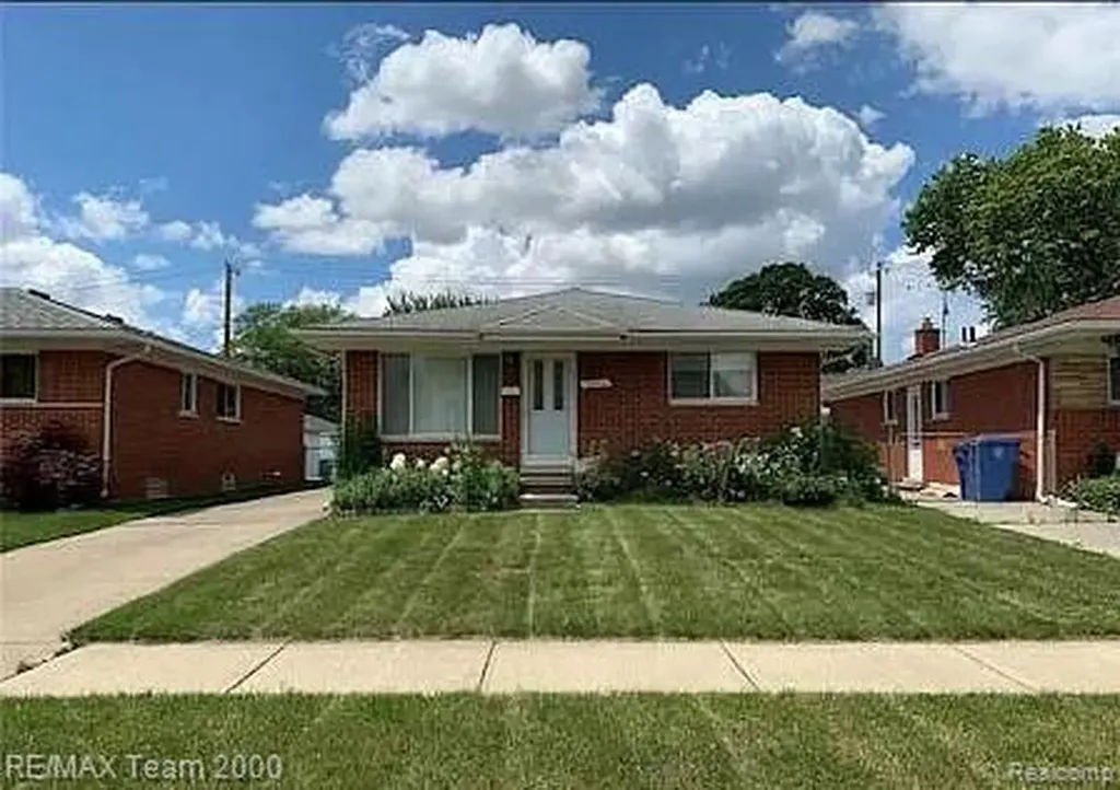 6577 N Lafayette Street Dearborn Heights City MI 48127