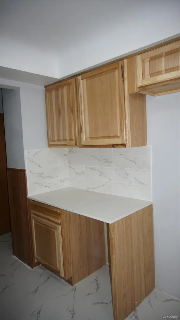 28644 Grobbel Avenue Warren City MI 48092