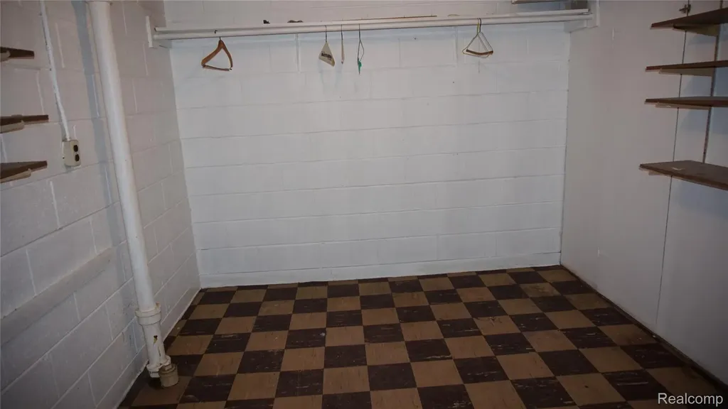 28644 Grobbel Avenue Warren City MI 48092