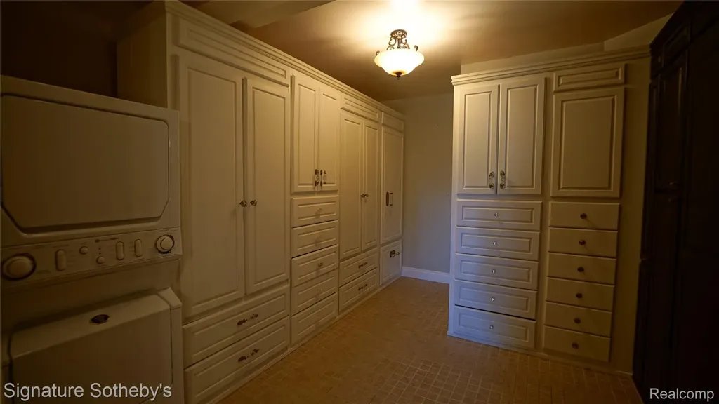6608 Enclave Drive Independence Charter Township MI 48348