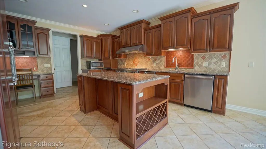 6608 Enclave Drive Independence Charter Township MI 48348