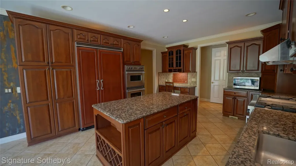6608 Enclave Drive Independence Charter Township MI 48348