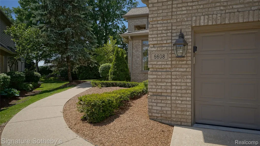 6608 Enclave Drive Independence Charter Township MI 48348