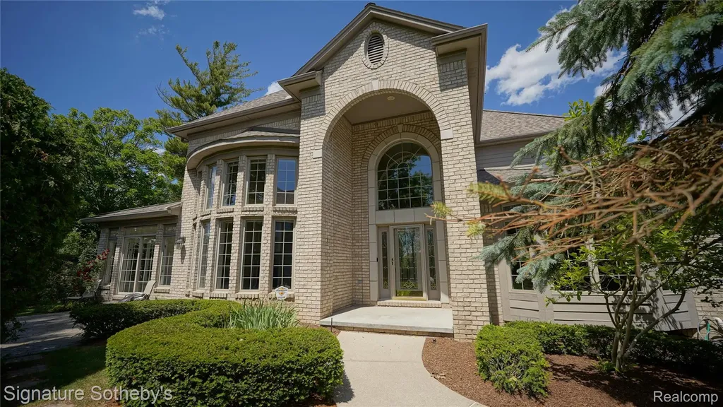 6608 Enclave Drive Independence Charter Township MI 48348