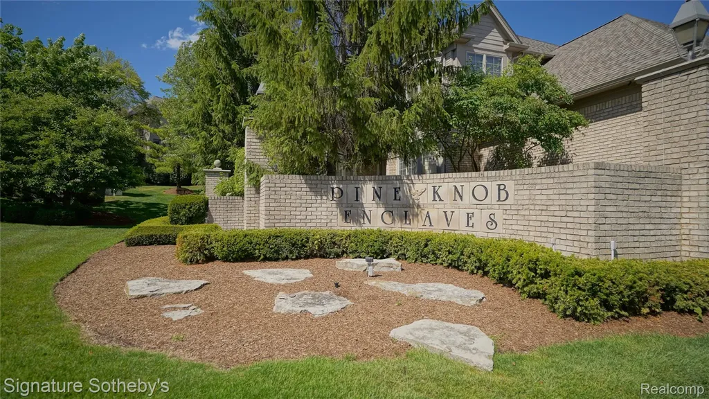 6608 Enclave Drive Independence Charter Township MI 48348