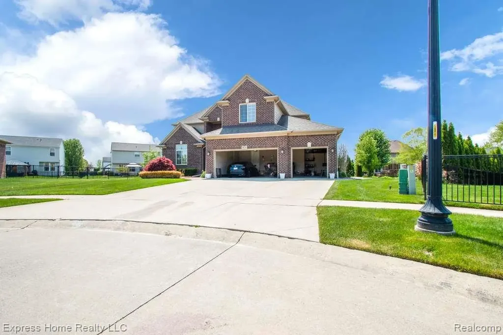 56713 Peach Tree Lane Macomb Township MI 48042