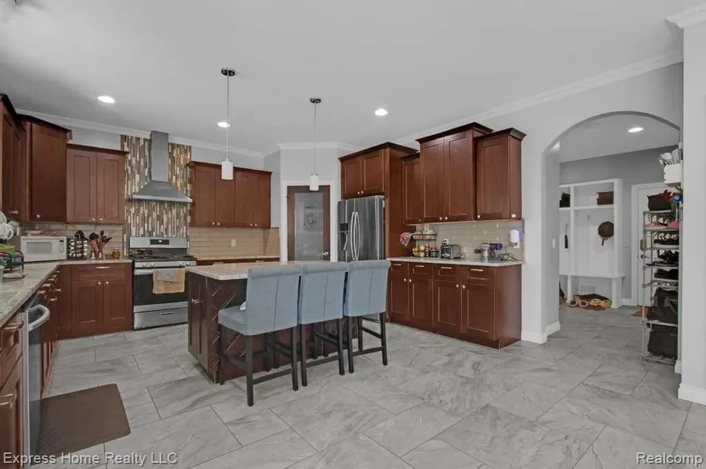 56713 Peach Tree Lane Macomb Township MI 48042