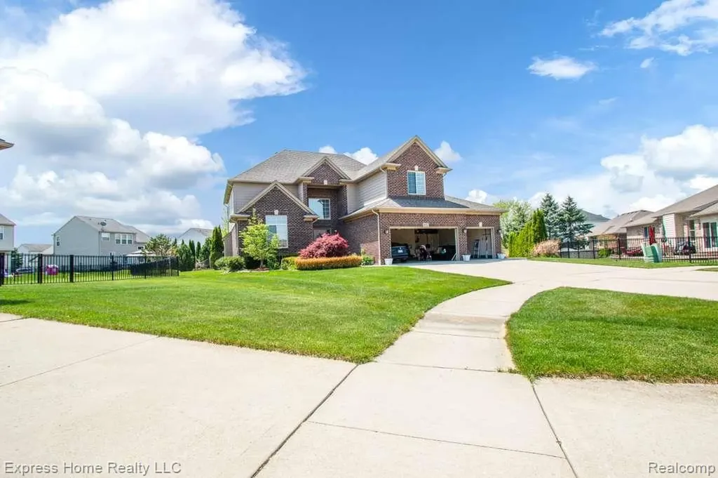 56713 Peach Tree Lane Macomb Township MI 48042