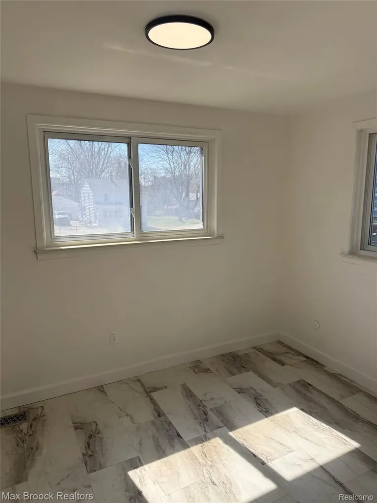 19682 Jeanette Street Southfield City MI 48075