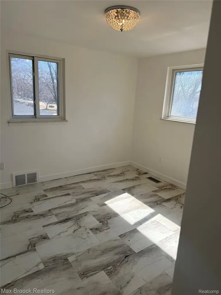 19682 Jeanette Street Southfield City MI 48075