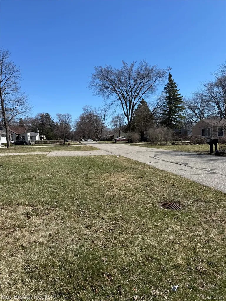 19682 Jeanette Street Southfield City MI 48075