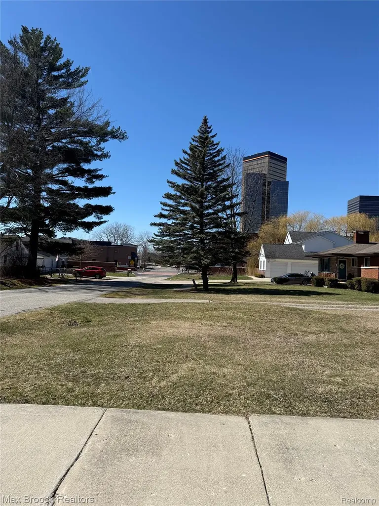 19682 Jeanette Street Southfield City MI 48075