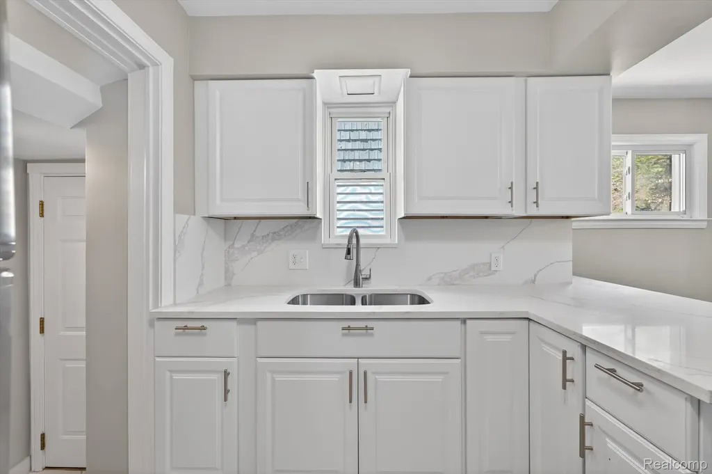1781 Brys Drive Grosse Pointe Woods City MI 48236