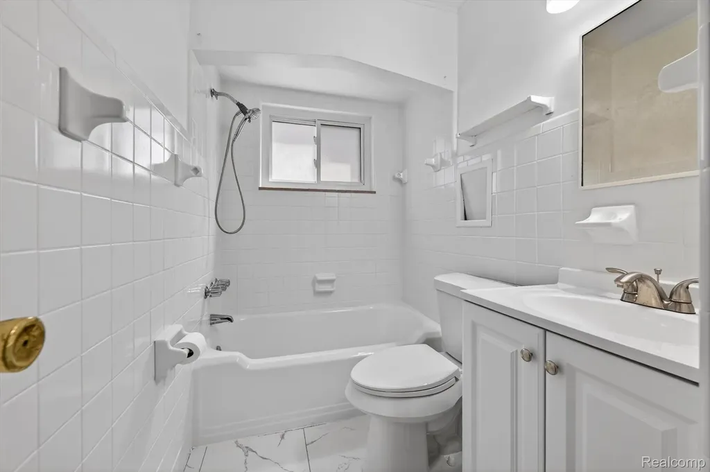 1781 Brys Drive Grosse Pointe Woods City MI 48236