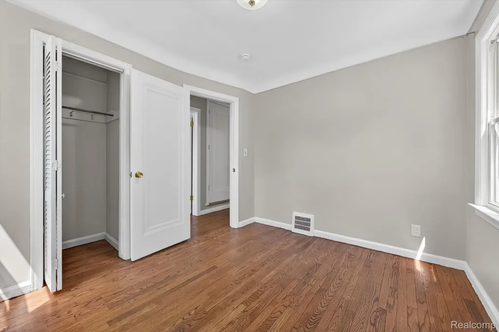 1781 Brys Drive Grosse Pointe Woods City MI 48236