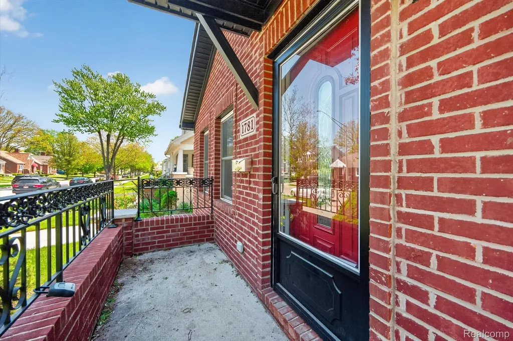 1781 Brys Drive Grosse Pointe Woods City MI 48236