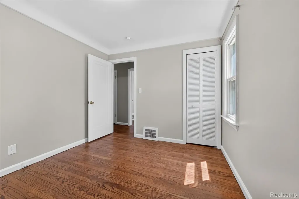 1781 Brys Drive Grosse Pointe Woods City MI 48236