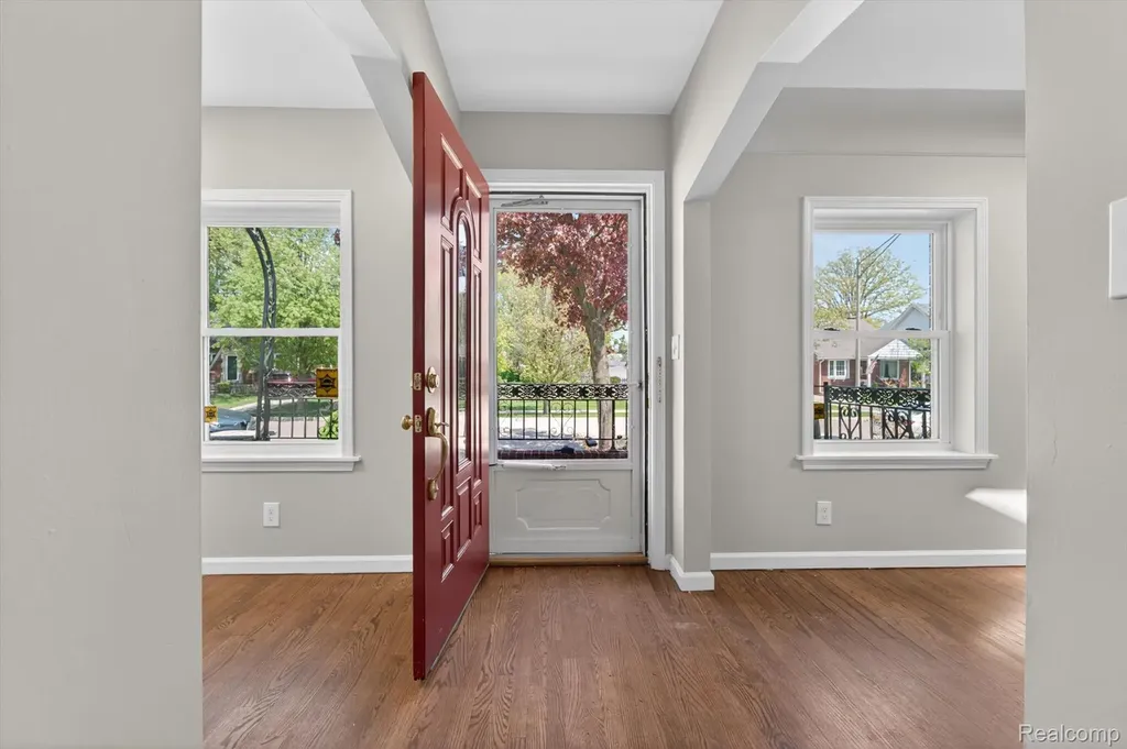 1781 Brys Drive Grosse Pointe Woods City MI 48236