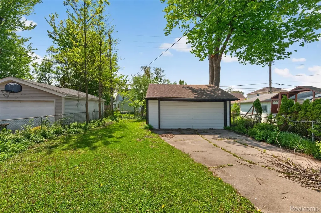 1781 Brys Drive Grosse Pointe Woods City MI 48236