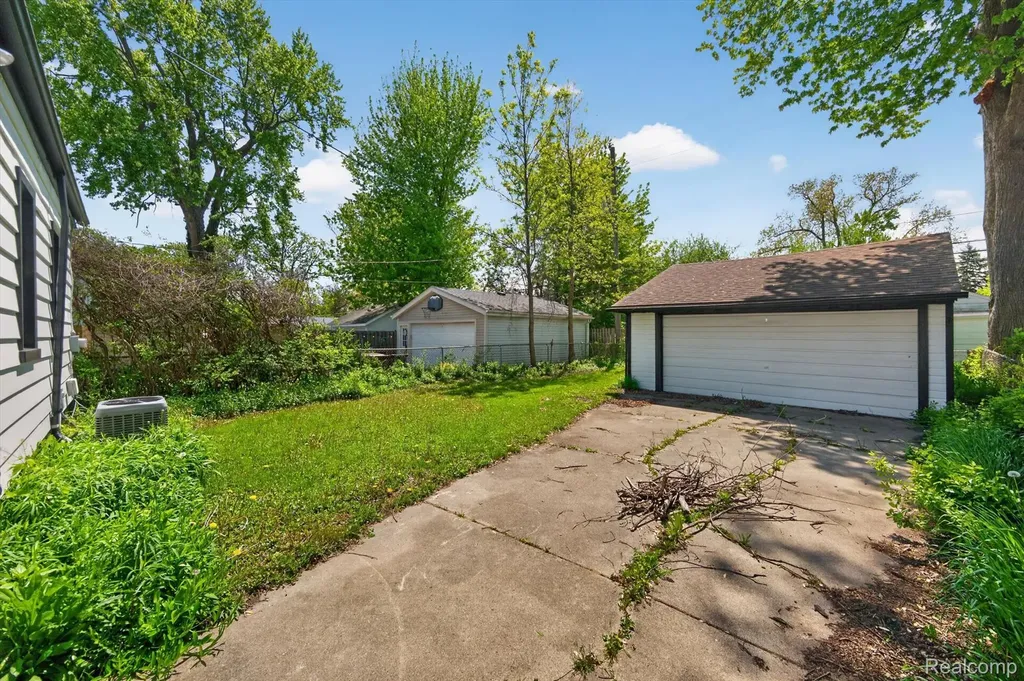 1781 Brys Drive Grosse Pointe Woods City MI 48236