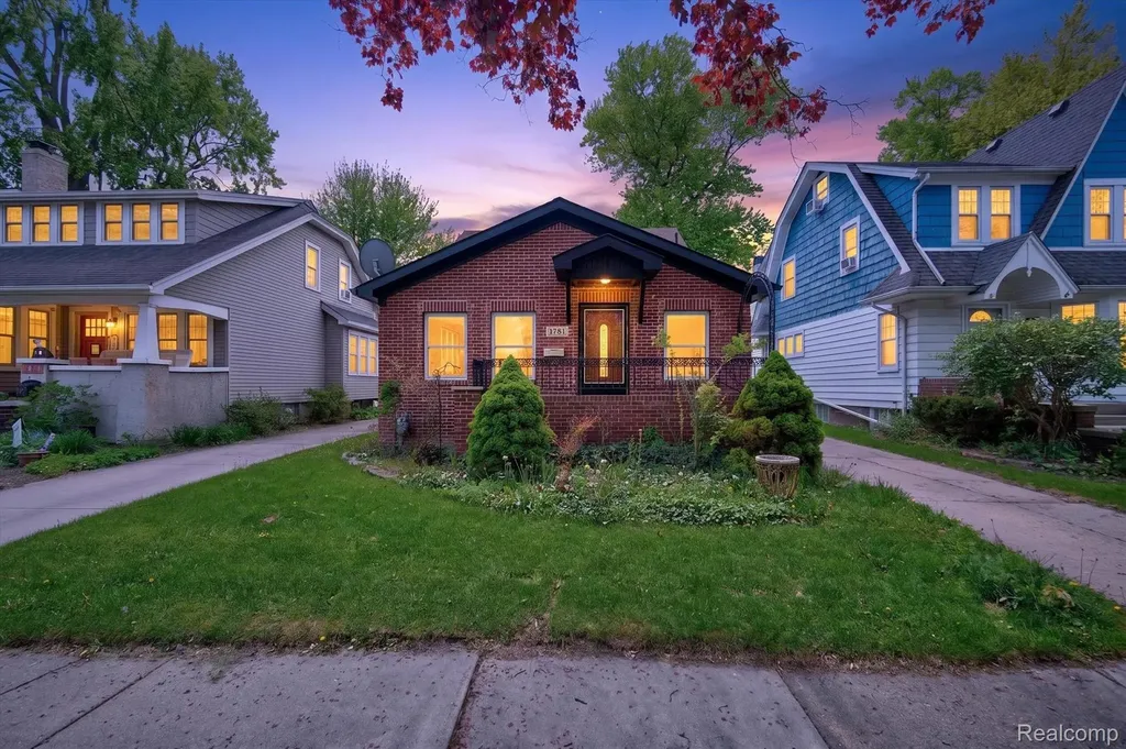 1781 Brys Drive Grosse Pointe Woods City MI 48236