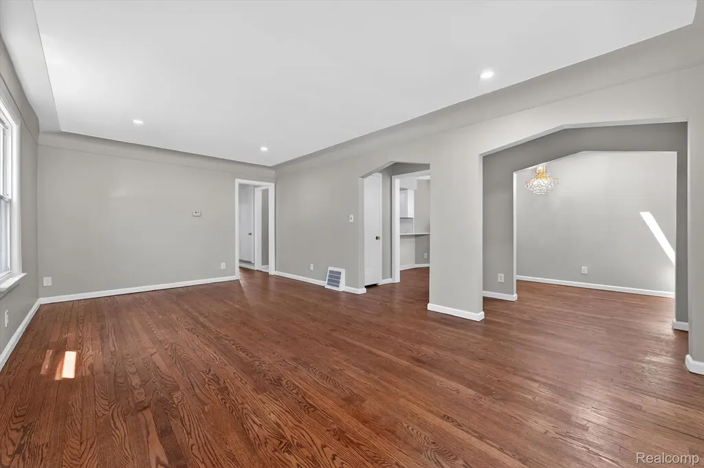 1781 Brys Drive Grosse Pointe Woods City MI 48236