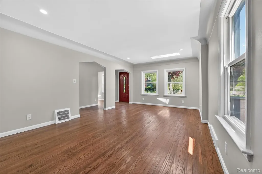 1781 Brys Drive Grosse Pointe Woods City MI 48236