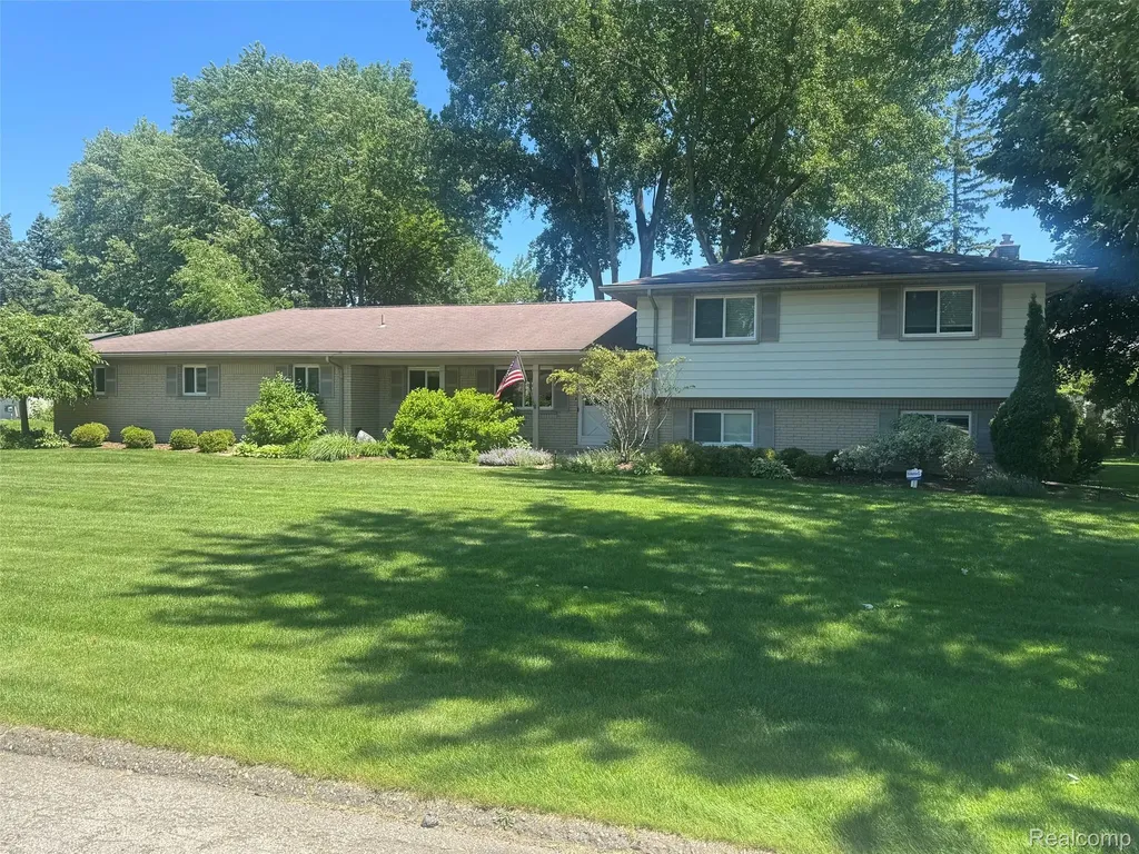 6925 Windham Lane Bloomfield Charter Township MI 48301