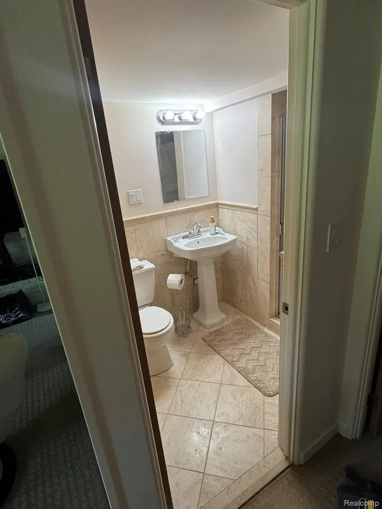 6925 Windham Lane Bloomfield Charter Township MI 48301