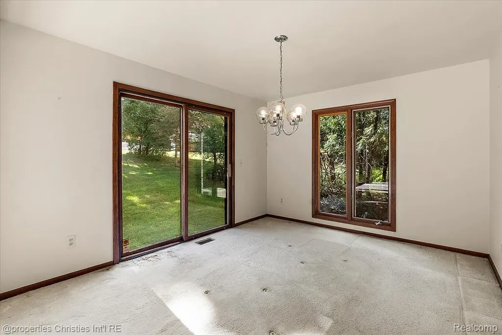 37224 Chesapeake Road Farmington Hills City MI 48335