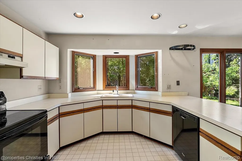 37224 Chesapeake Road Farmington Hills City MI 48335