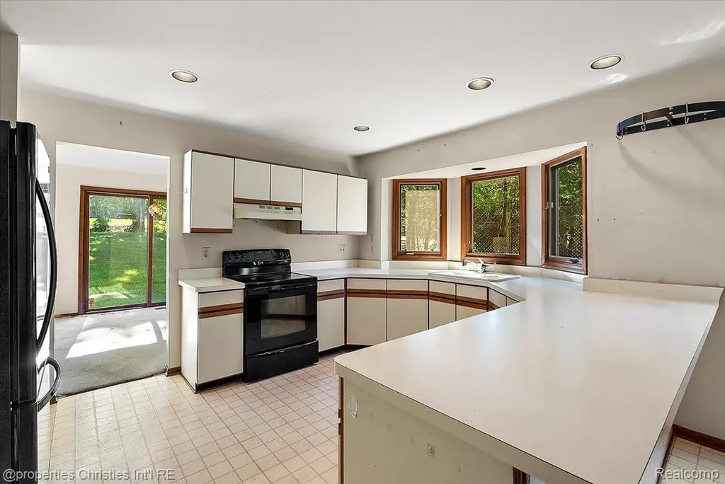 37224 Chesapeake Road Farmington Hills City MI 48335
