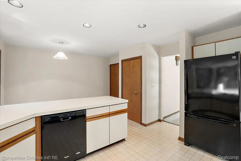 37224 Chesapeake Road Farmington Hills City MI 48335