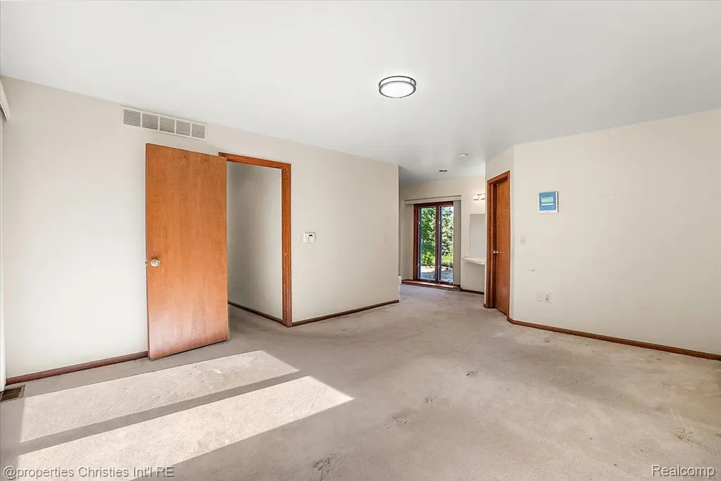 37224 Chesapeake Road Farmington Hills City MI 48335