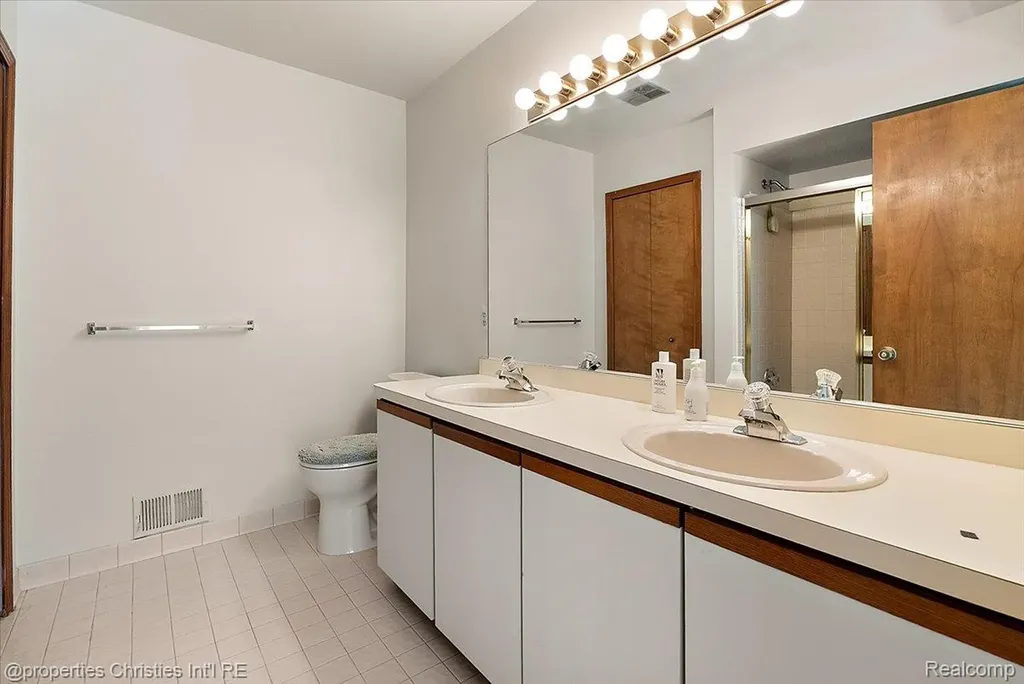 37224 Chesapeake Road Farmington Hills City MI 48335