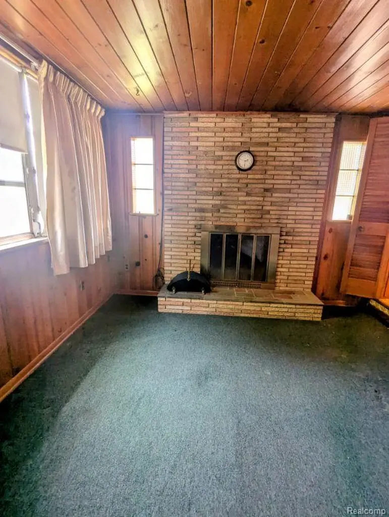 21708 Madison Street St. Clair Shores City MI 48081