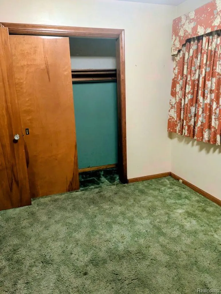 21708 Madison Street St. Clair Shores City MI 48081