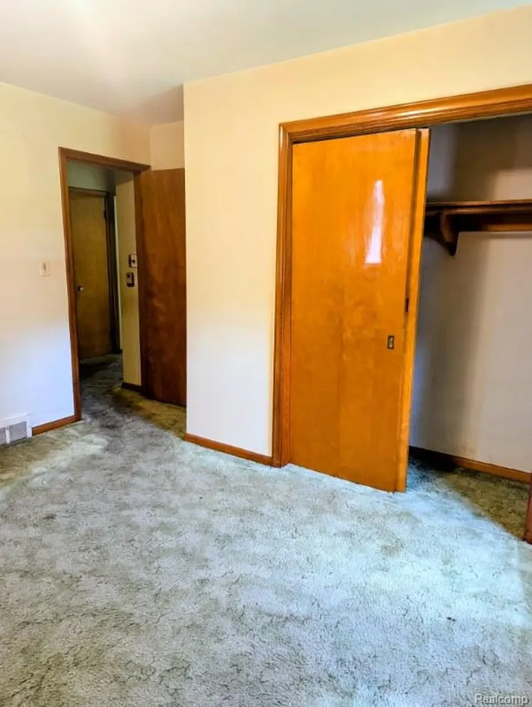 21708 Madison Street St. Clair Shores City MI 48081