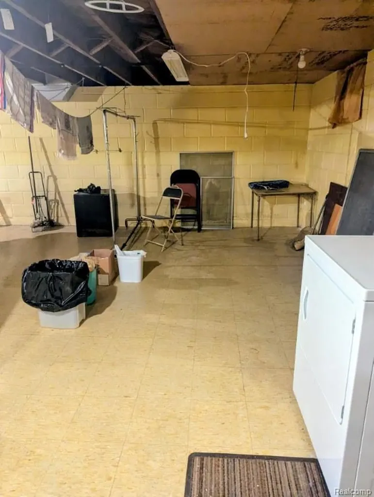 21708 Madison Street St. Clair Shores City MI 48081