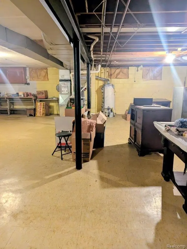 21708 Madison Street St. Clair Shores City MI 48081