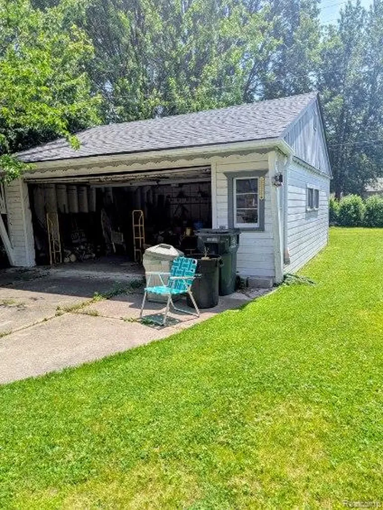 21708 Madison Street St. Clair Shores City MI 48081