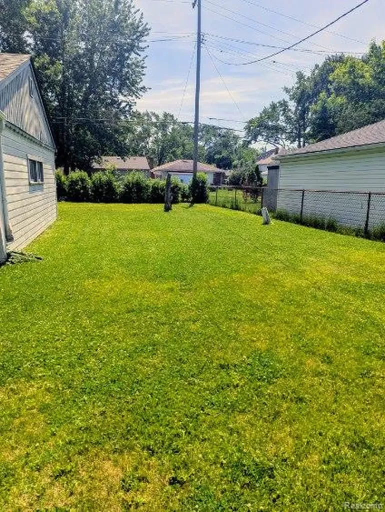 21708 Madison Street St. Clair Shores City MI 48081