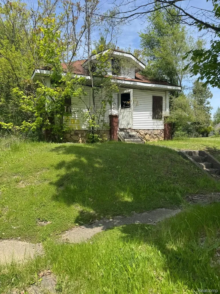 205 E Baltimore Boulevard Flint City MI 48505