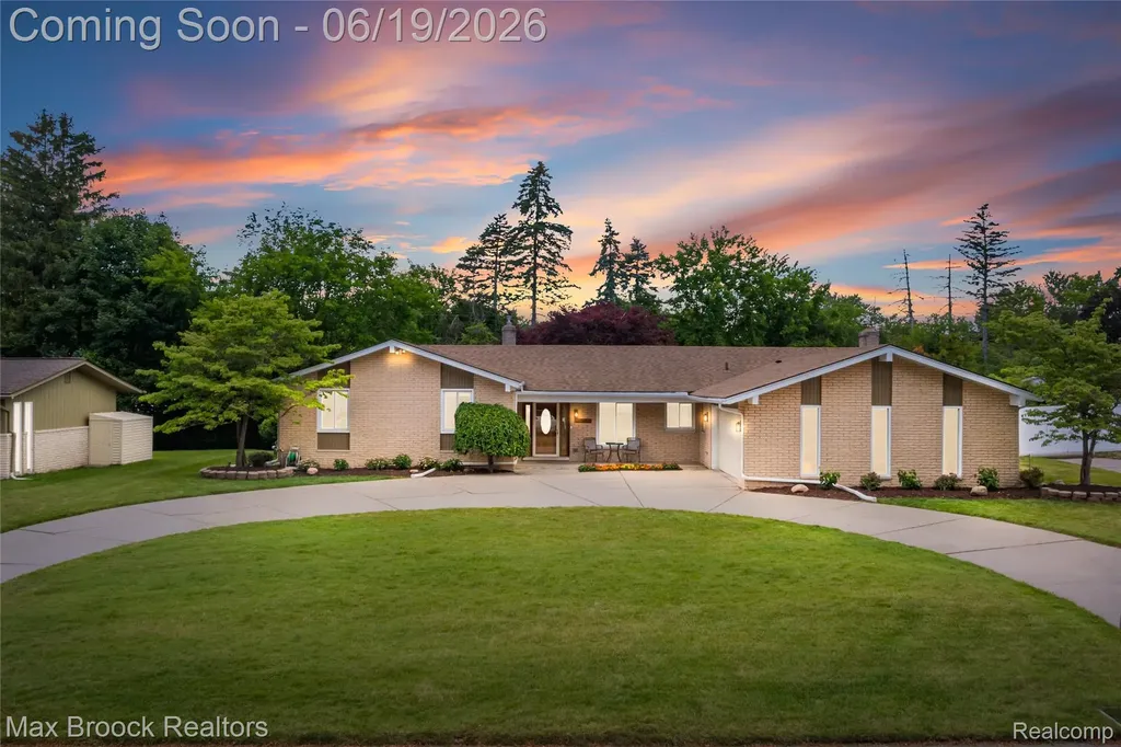 25551 Kilreigh Drive Farmington Hills City MI 48336