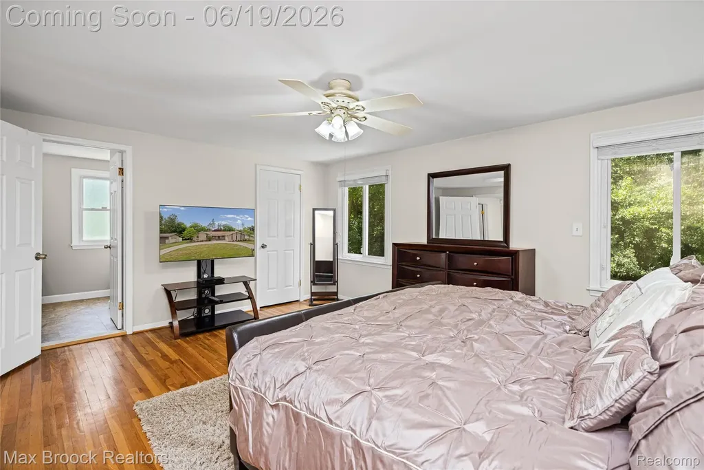 25551 Kilreigh Drive Farmington Hills City MI 48336