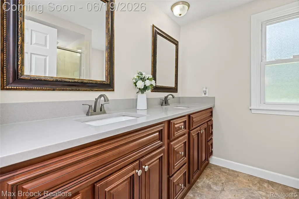 25551 Kilreigh Drive Farmington Hills City MI 48336