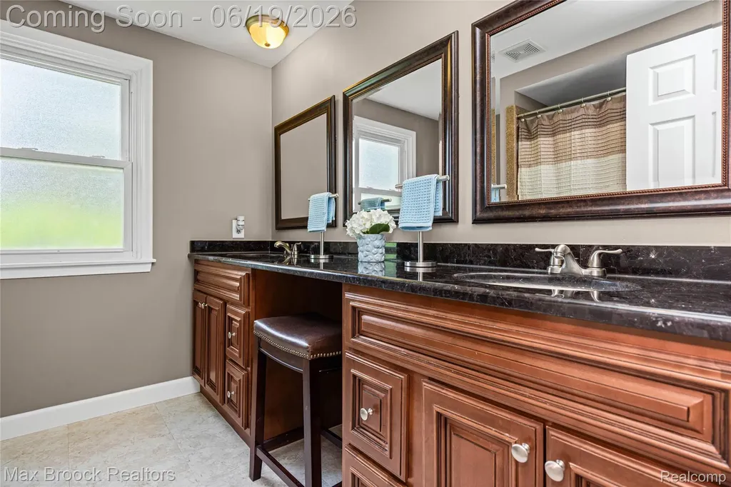 25551 Kilreigh Drive Farmington Hills City MI 48336