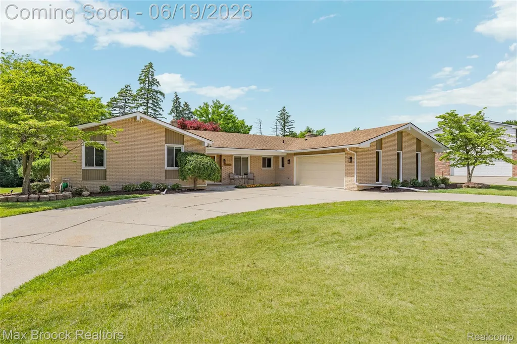 25551 Kilreigh Drive Farmington Hills City MI 48336