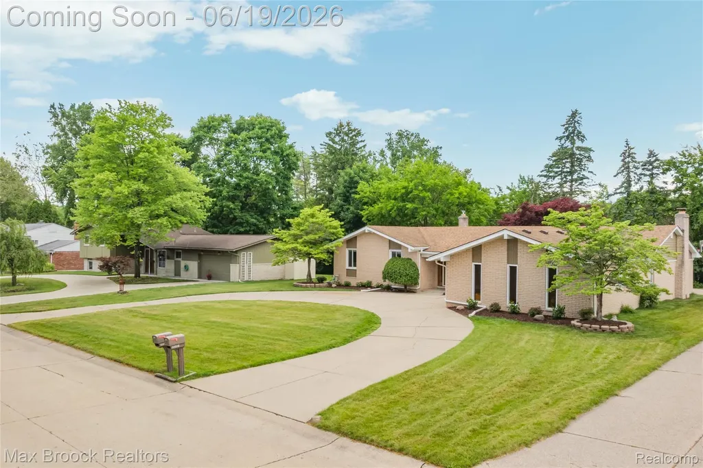 25551 Kilreigh Drive Farmington Hills City MI 48336