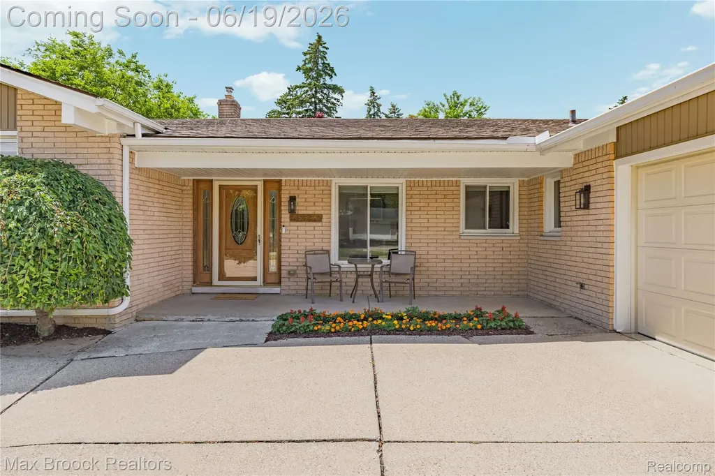 25551 Kilreigh Drive Farmington Hills City MI 48336